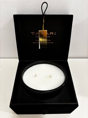 Tahari Black & White Luxury Soy Candle